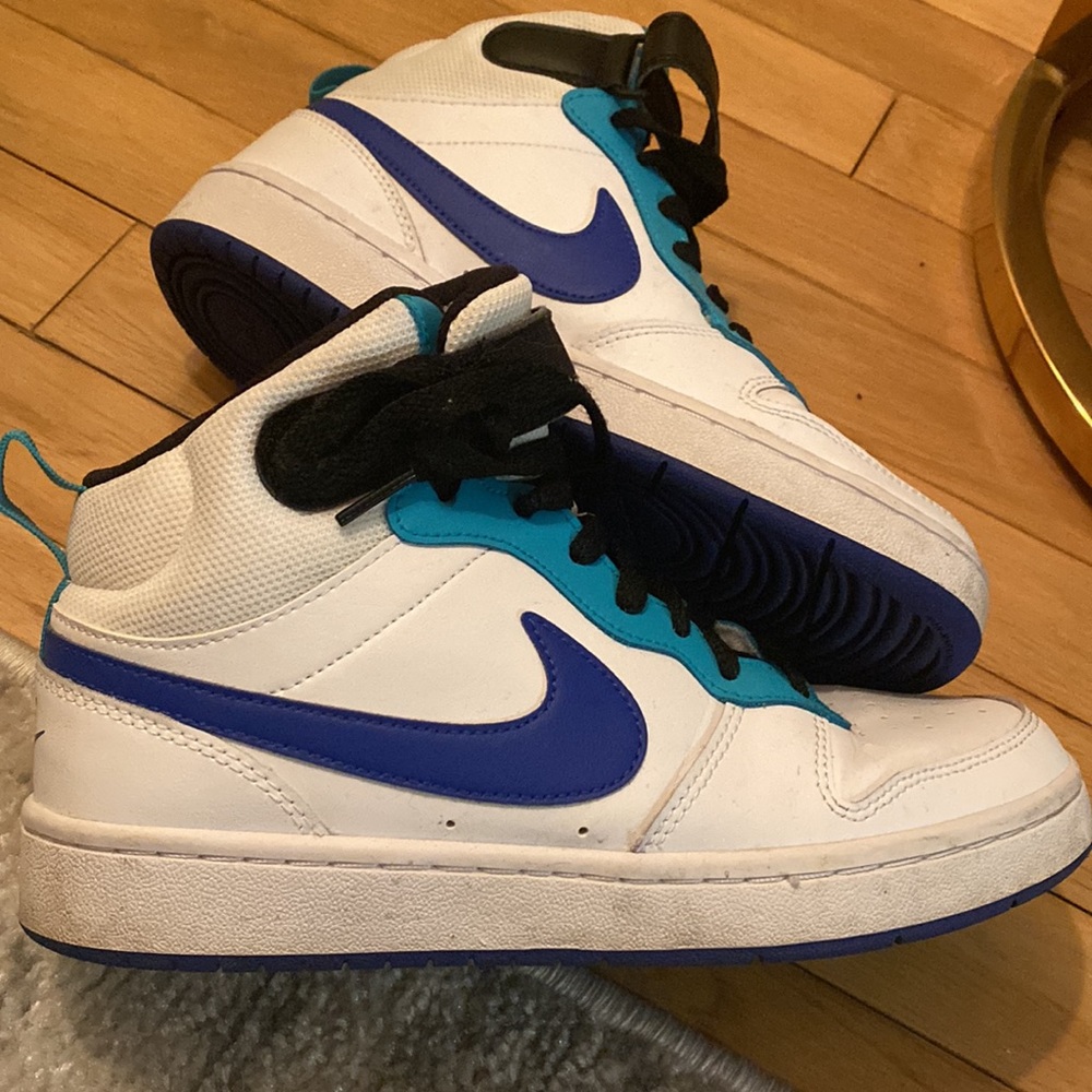 Nike Sneakers -Women size 6.5 U.S / 5.5 UK